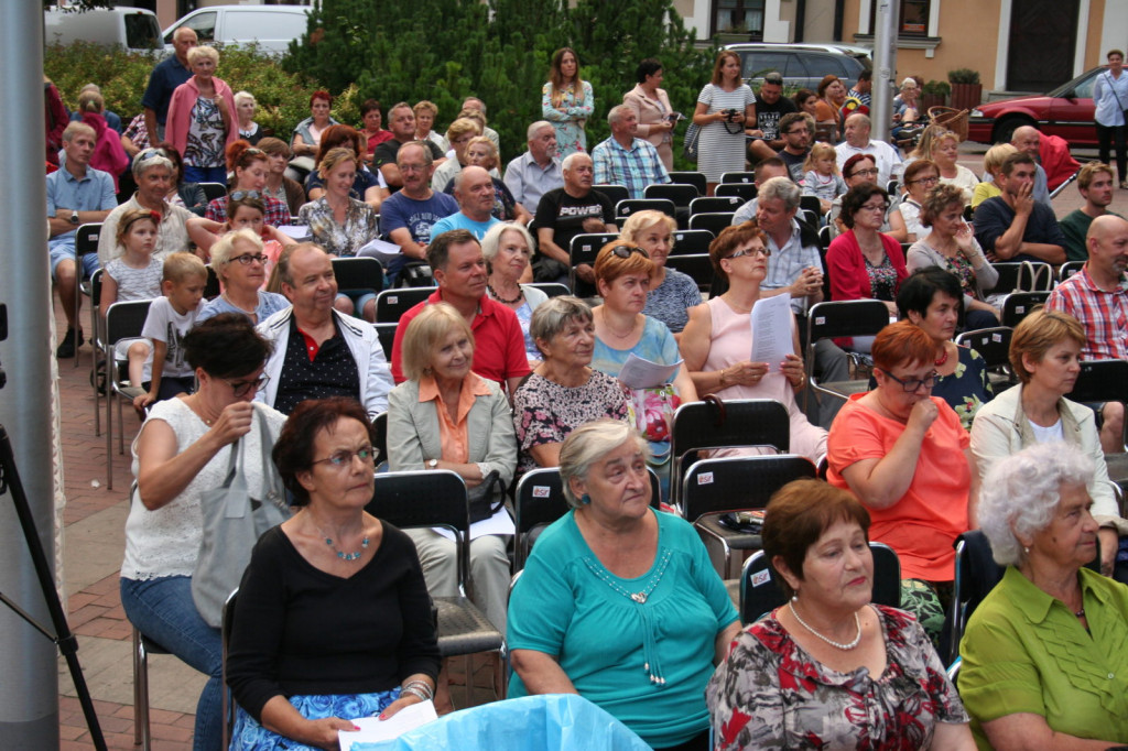 Zamość: Wieczór z piosenką historyczną i filmową na Rynku Wodnym [FOTO]