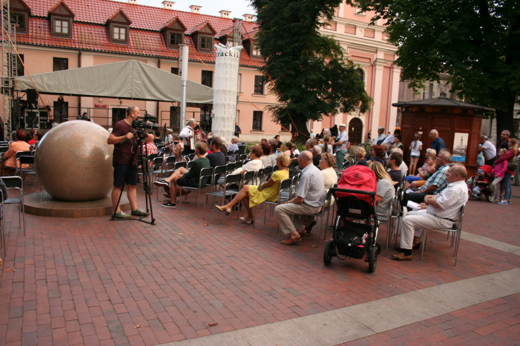 Zamość: Wieczór z piosenką historyczną i filmową na Rynku Wodnym [FOTO]