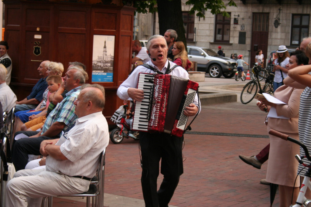 Zamość: Wieczór z piosenką historyczną i filmową na Rynku Wodnym [FOTO]