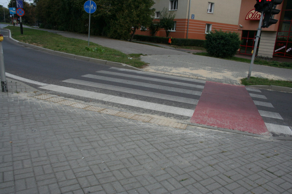 Zamość: Będzie więcej integracyjnych płytek chodnikowych
