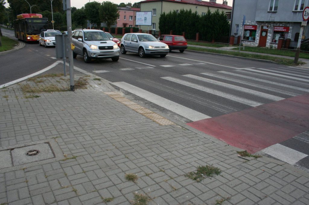 Zamość: Będzie więcej integracyjnych płytek chodnikowych