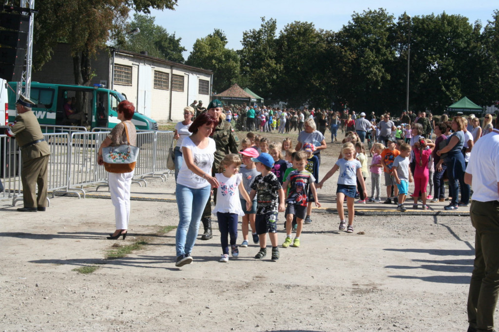 Zamość: Dzień Otwarty Koszar przyciągnął wielu zwiedzających [FOTO]