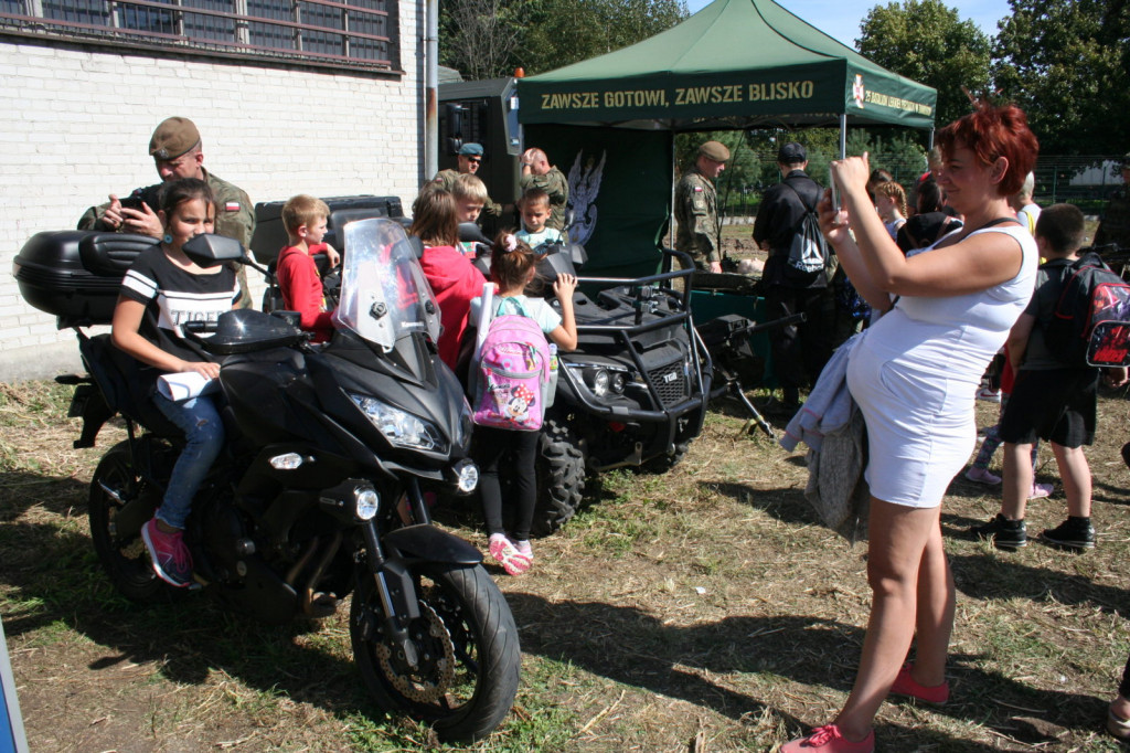 Zamość: Dzień Otwarty Koszar przyciągnął wielu zwiedzających [FOTO]