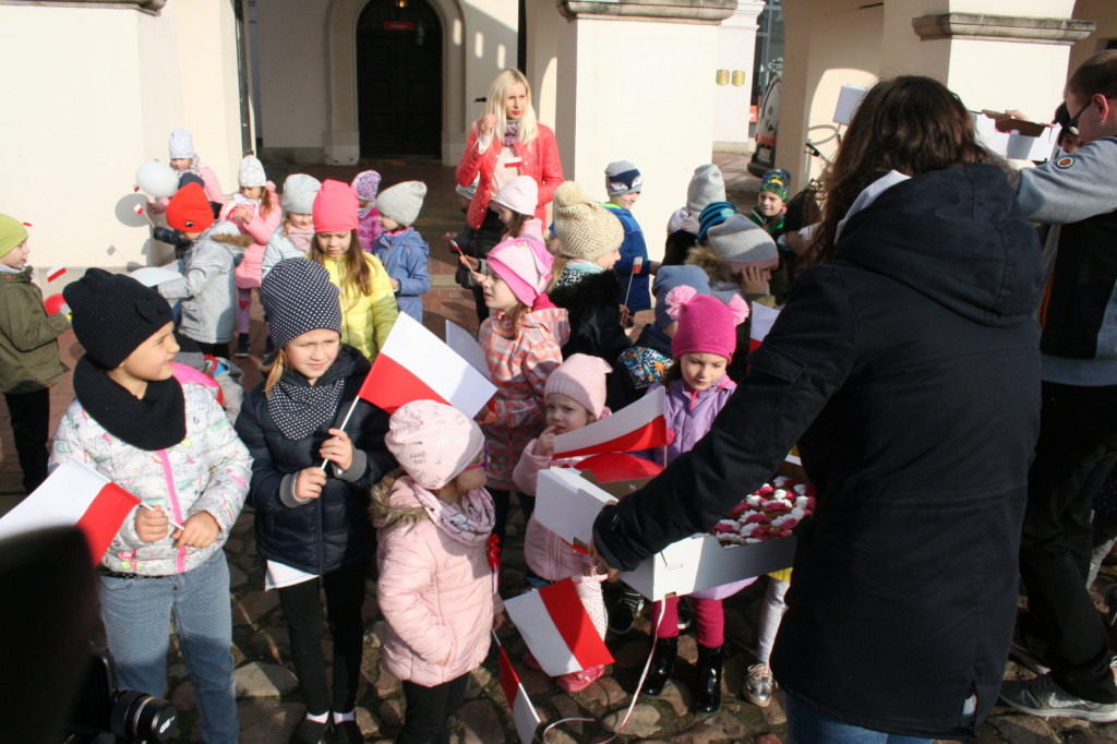 Zamość: Wypuścili w niebo 100 balonów [FOTO]