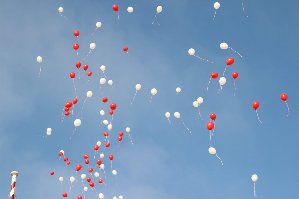 Zamość: Wypuścili w niebo 100 balonów [FOTO]