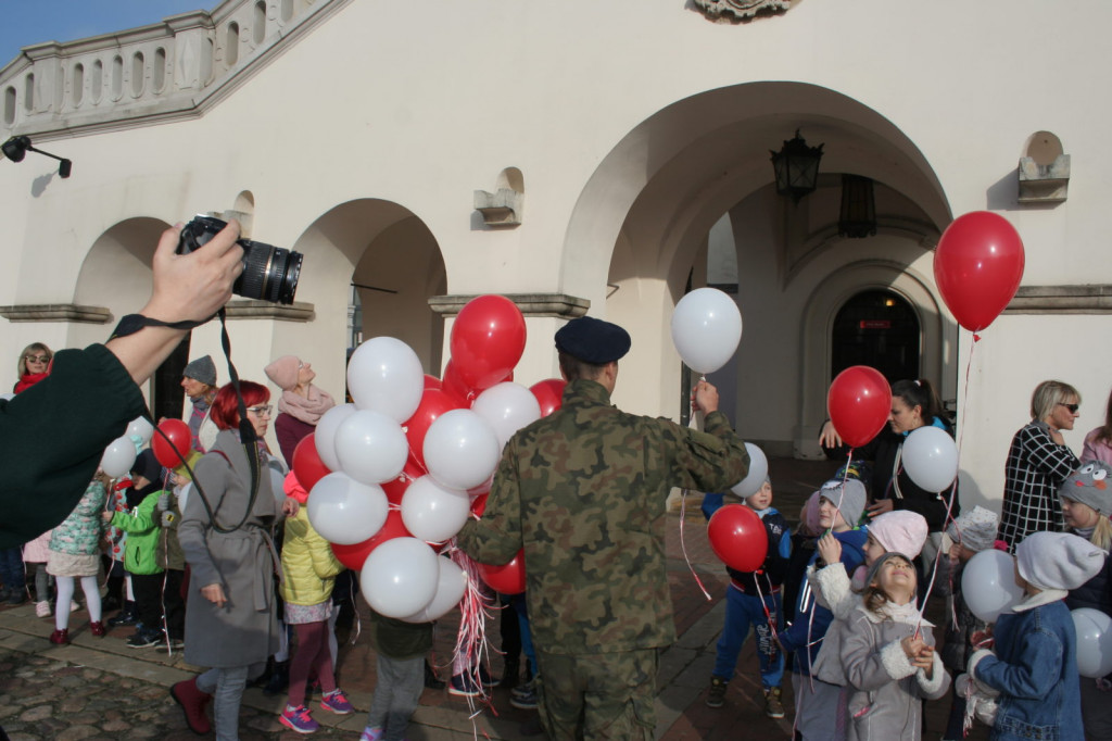 Zamość: Wypuścili w niebo 100 balonów [FOTO]