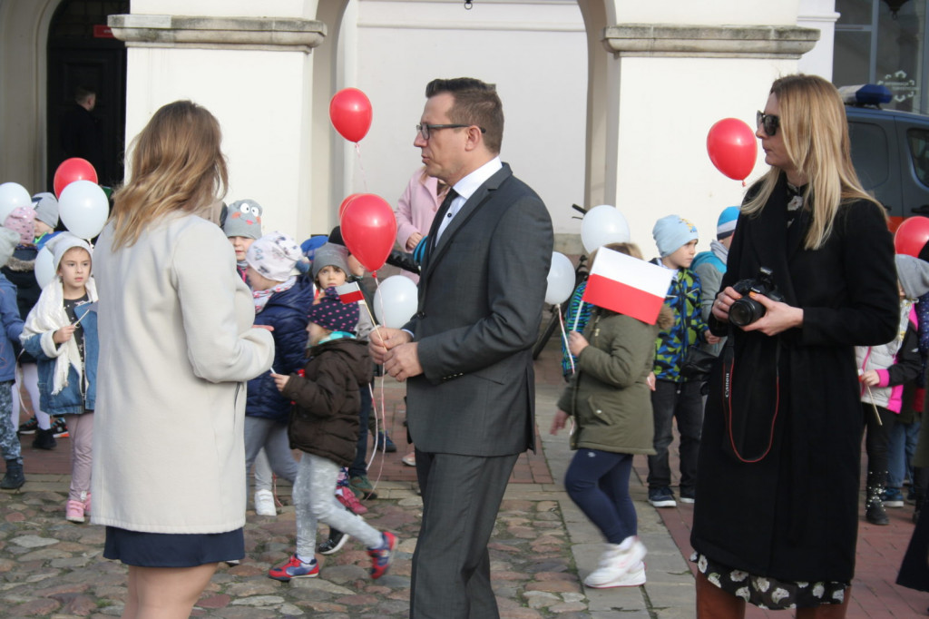 Zamość: Wypuścili w niebo 100 balonów [FOTO]