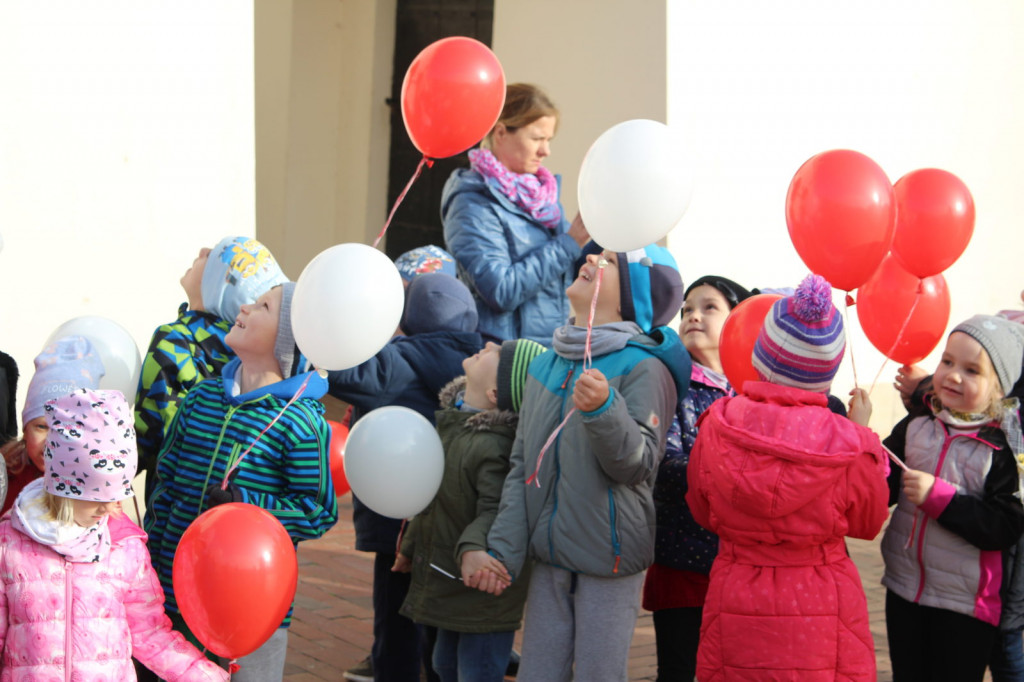 Zamość: Wypuścili w niebo 100 balonów [FOTO]