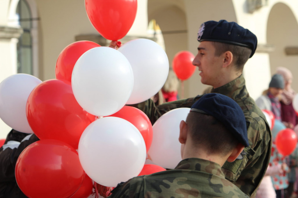 Zamość: Wypuścili w niebo 100 balonów [FOTO]