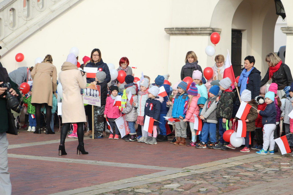 Zamość: Wypuścili w niebo 100 balonów [FOTO]