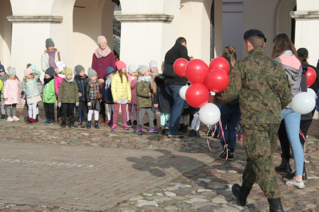 Zamość: Wypuścili w niebo 100 balonów [FOTO]