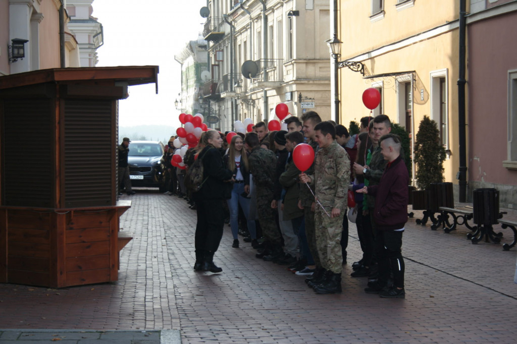 Zamość: Wypuścili w niebo 100 balonów [FOTO]