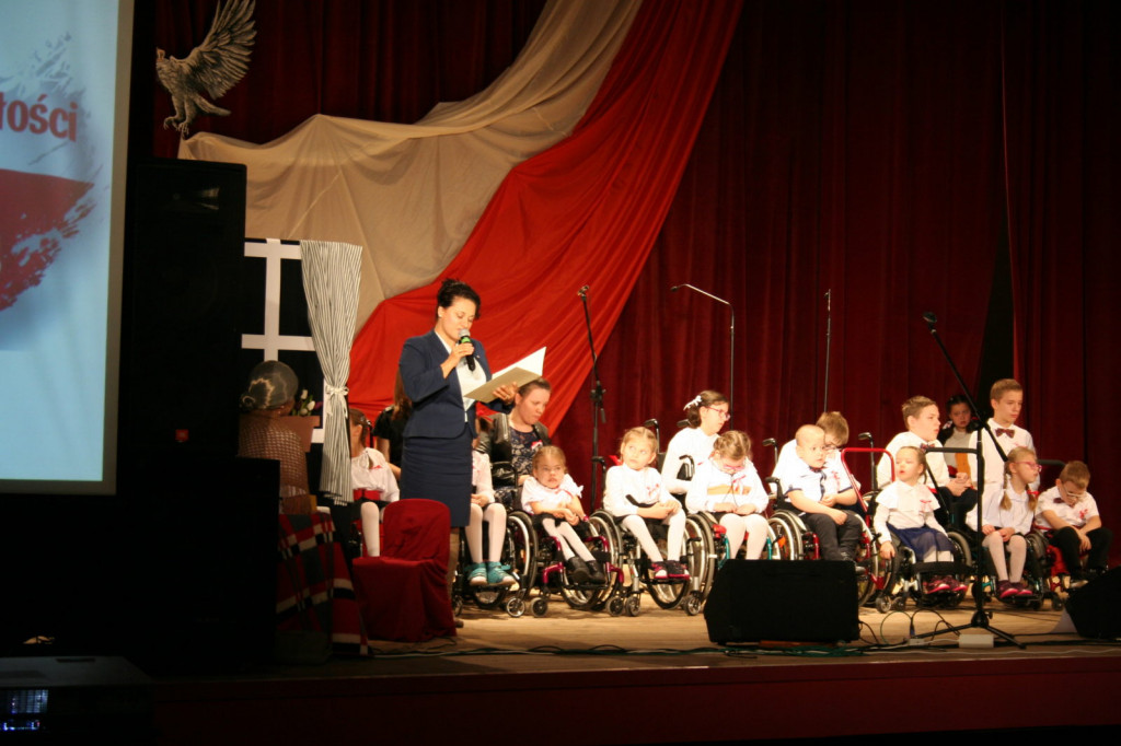 Zamość: Koncert patriotyczny w wykonaniu uczniów ZNSS 