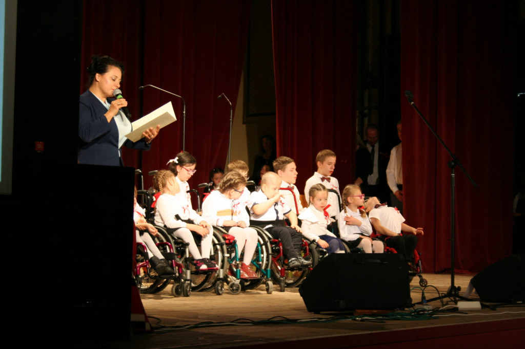 Zamość: Koncert patriotyczny w wykonaniu uczniów ZNSS 