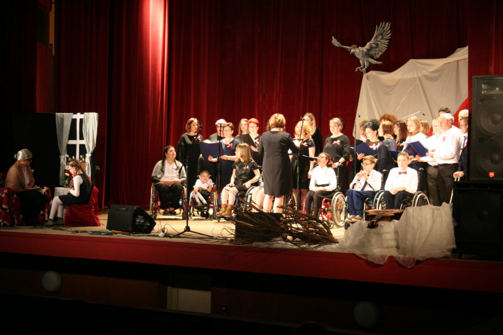Zamość: Koncert patriotyczny w wykonaniu uczniów ZNSS 