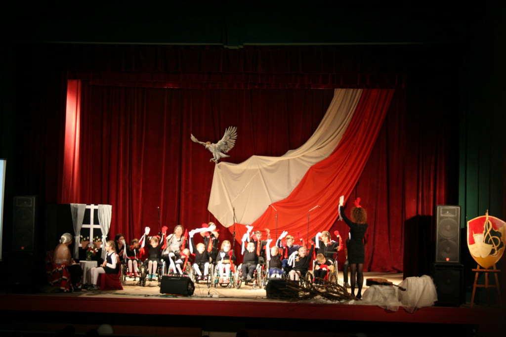 Zamość: Koncert patriotyczny w wykonaniu uczniów ZNSS 