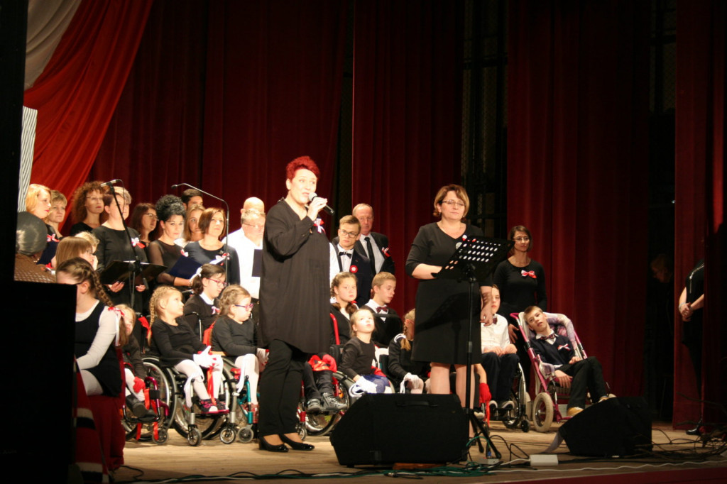 Zamość: Koncert patriotyczny w wykonaniu uczniów ZNSS 