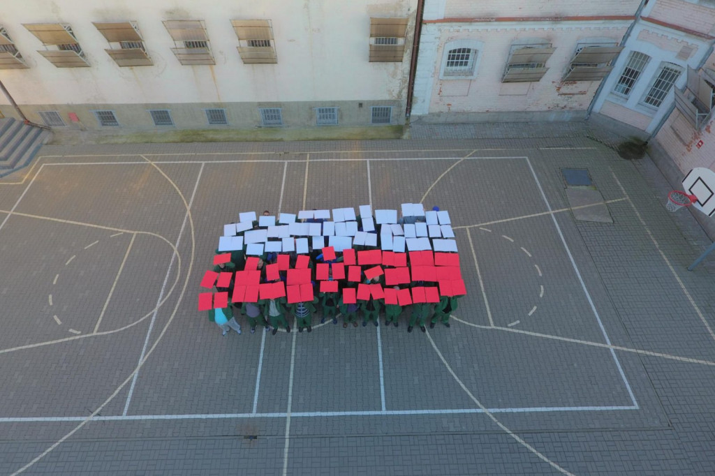 Zamość: Żywa flaga w zakładzie karnym