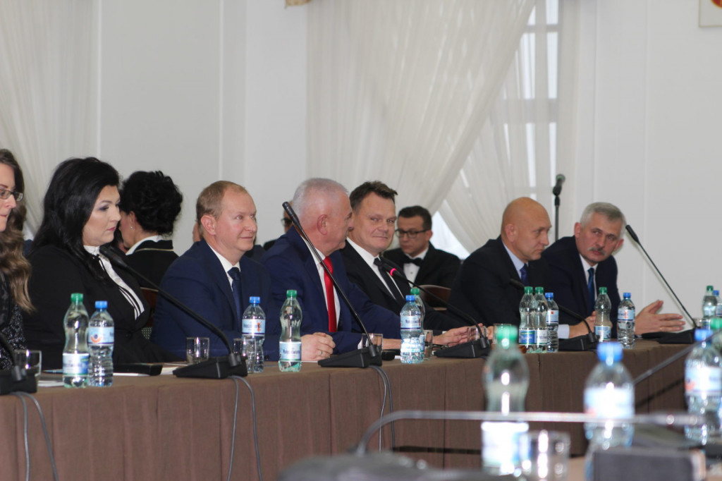 Sesja inauguracyjna Rady Miasta Zamość. Prezydium wybrane, prezydent i radni złożyli ślubowanie [FOTO, VIDEO]