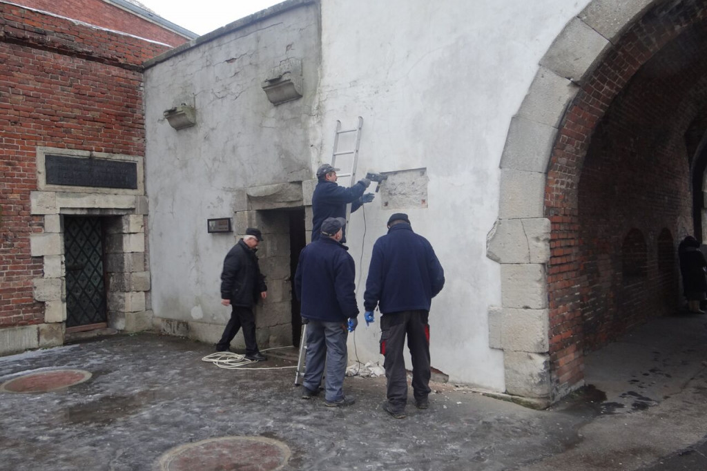 Zamość: Ponowne odsłonięcie tablicy upamiętniająca akcję zamojskich Peowiaków