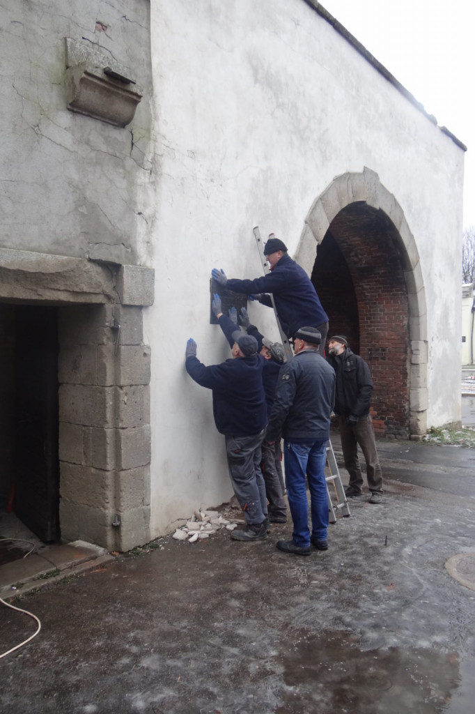 Zamość: Ponowne odsłonięcie tablicy upamiętniająca akcję zamojskich Peowiaków