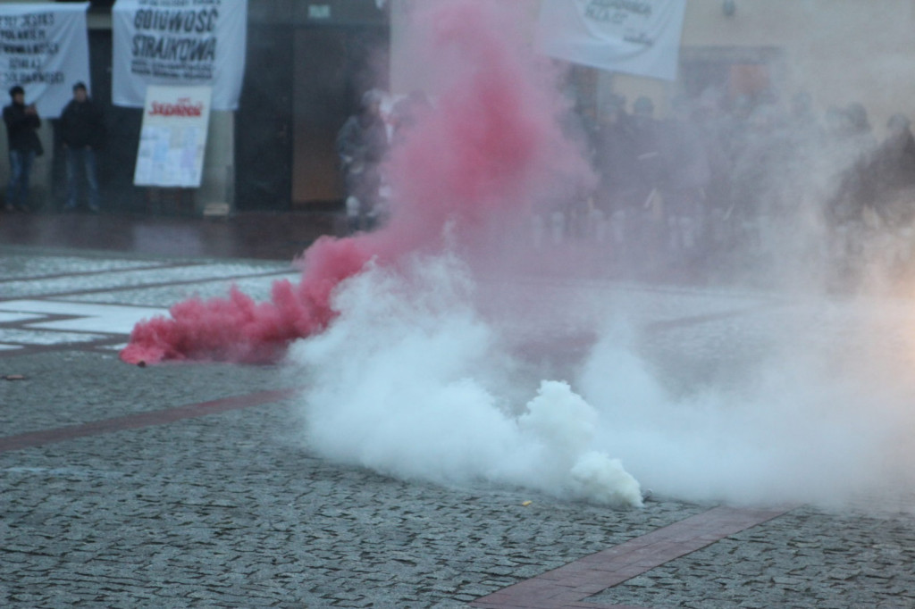 Zamość: Obchody 13 grudnia - 37. rocznica wprowadzenia stanu wojennego [FOTO]