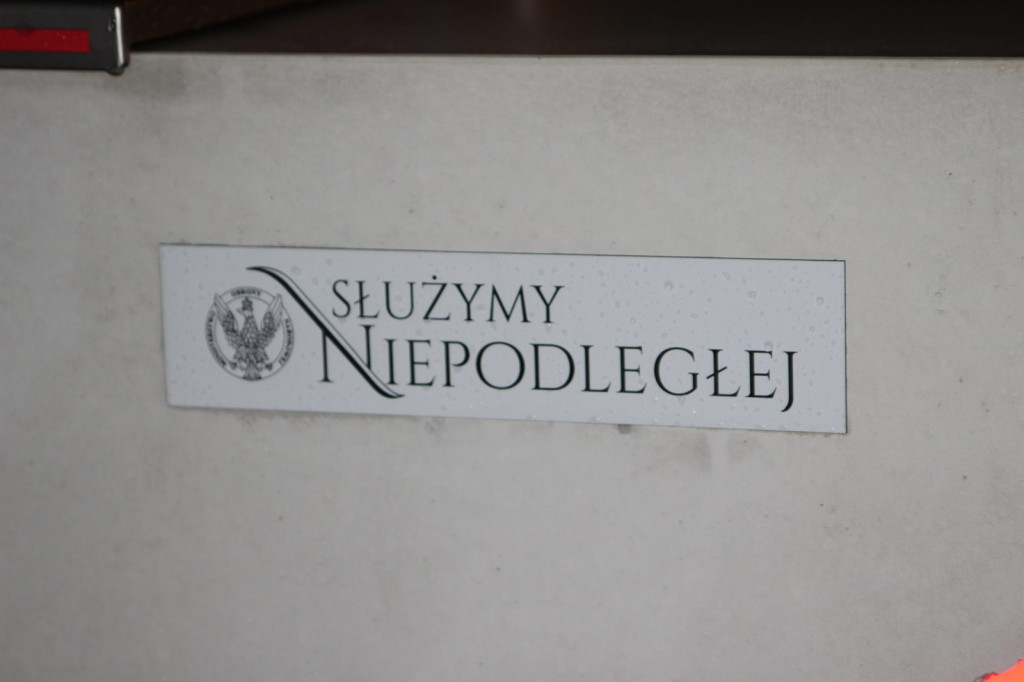 Zamość: Ławka Niepodległości stanęła na Rynku [FOTO]