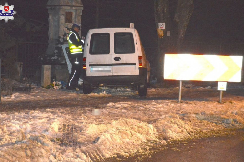 Mokre: Uderzył w figurę i ogrodzenie