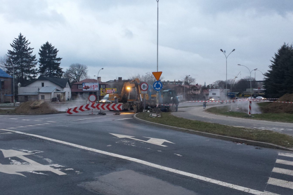 Zamość: Zamknięty fragment ul. Wyszyńskiego. Trwają prace przy sieci ciepłowniczej [FOTO]