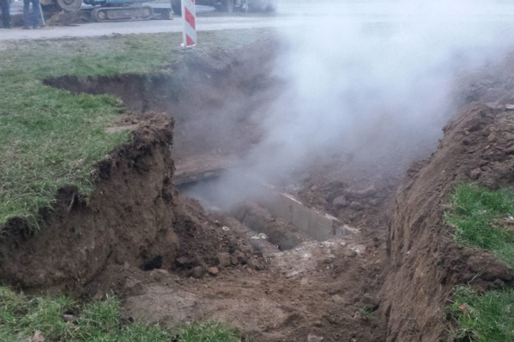 Zamość: Zamknięty fragment ul. Wyszyńskiego. Trwają prace przy sieci ciepłowniczej [FOTO]