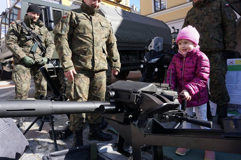 Zamość: 20 lat Polski w NATO - piknik wojskowy na Rynku Wielkim [FOTO]