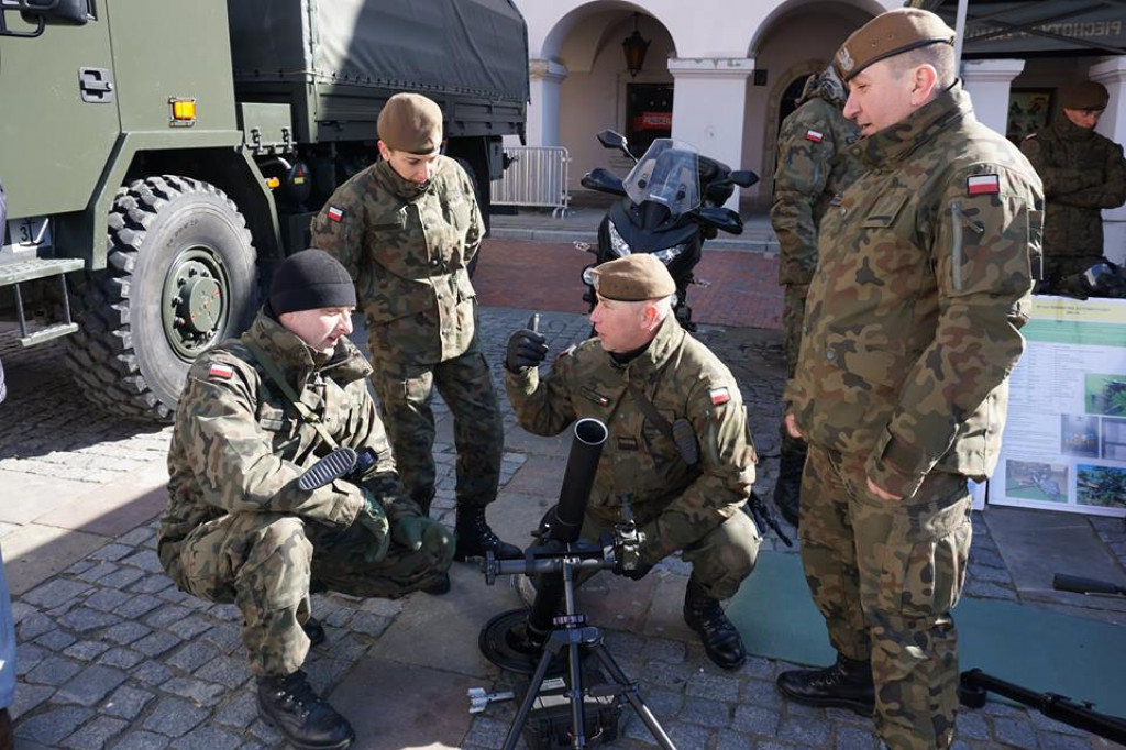 Zamość: 20 lat Polski w NATO - piknik wojskowy na Rynku Wielkim [FOTO]
