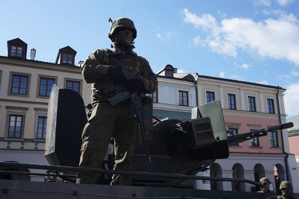 Zamość: 20 lat Polski w NATO - piknik wojskowy na Rynku Wielkim [FOTO]