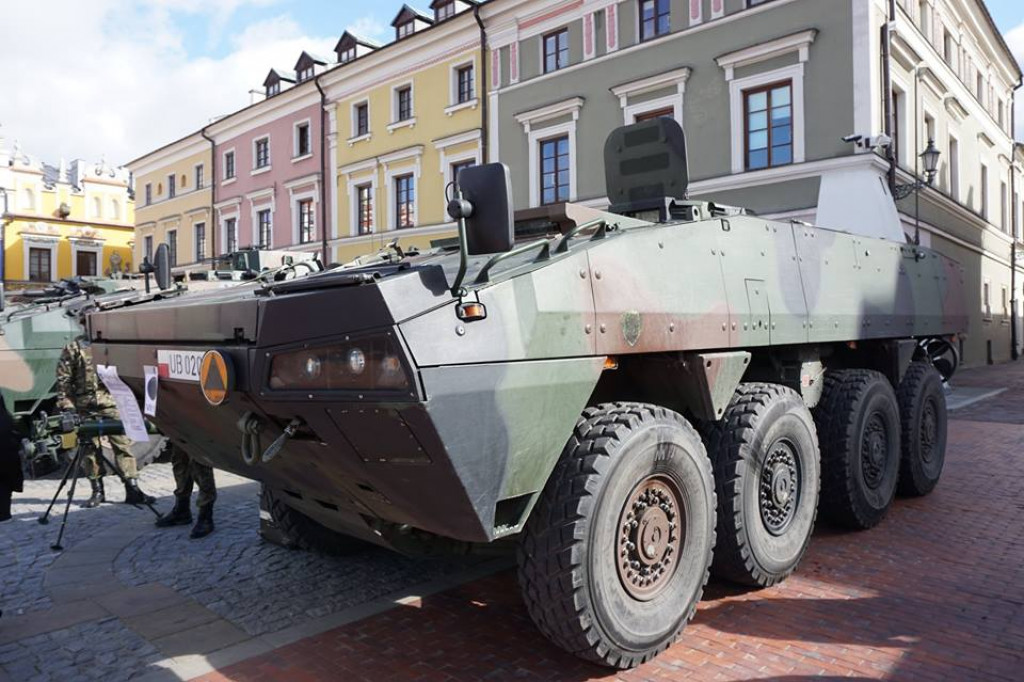 Zamość: 20 lat Polski w NATO - piknik wojskowy na Rynku Wielkim [FOTO]