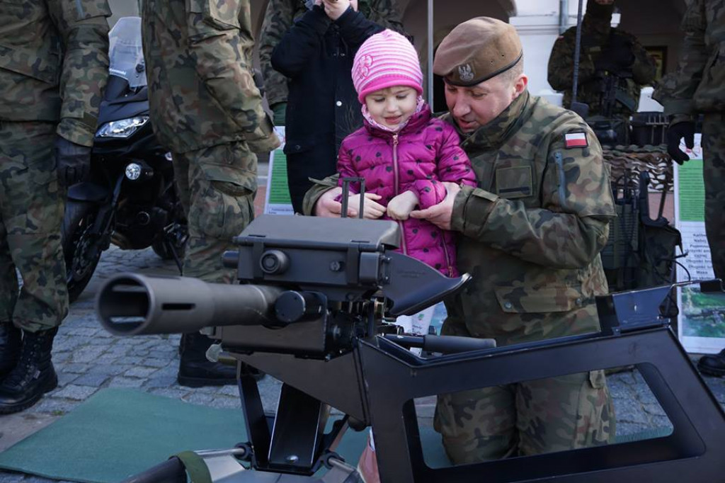 Zamość: 20 lat Polski w NATO - piknik wojskowy na Rynku Wielkim [FOTO]