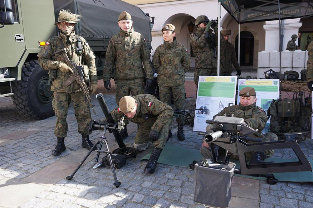 Zamość: 20 lat Polski w NATO - piknik wojskowy na Rynku Wielkim [FOTO]