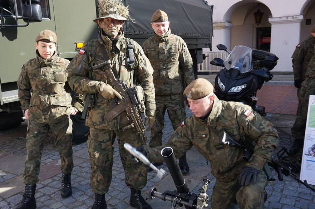 Zamość: 20 lat Polski w NATO - piknik wojskowy na Rynku Wielkim [FOTO]