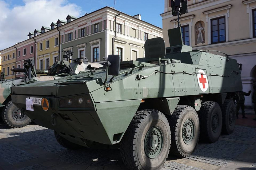 Zamość: 20 lat Polski w NATO - piknik wojskowy na Rynku Wielkim [FOTO]