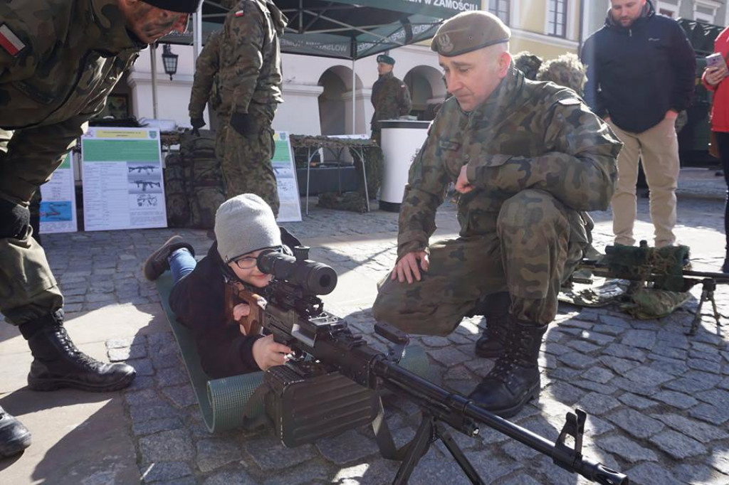 Zamość: 20 lat Polski w NATO - piknik wojskowy na Rynku Wielkim [FOTO]