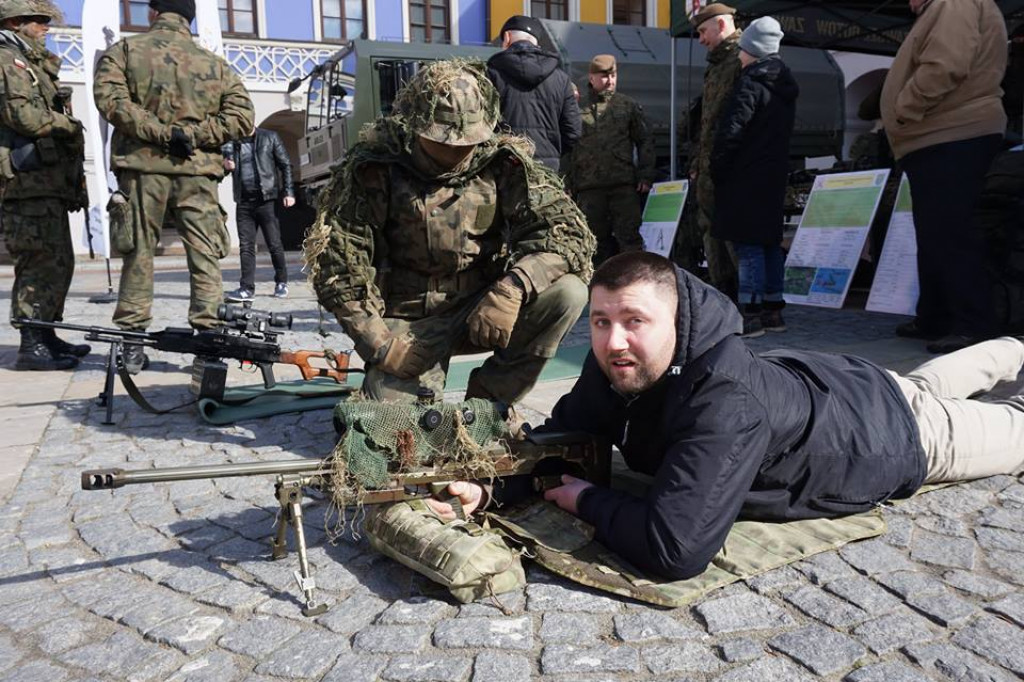 Zamość: 20 lat Polski w NATO - piknik wojskowy na Rynku Wielkim [FOTO]