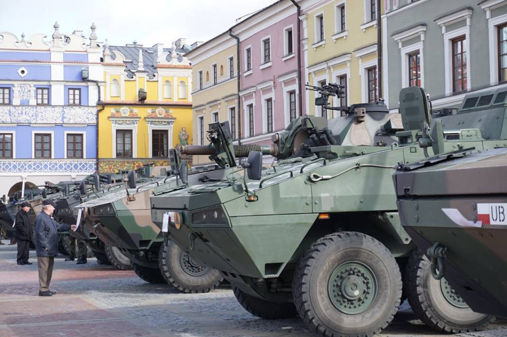 Zamość: 20 lat Polski w NATO - piknik wojskowy na Rynku Wielkim [FOTO]
