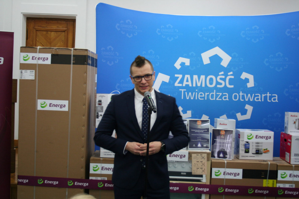 Zamość: Sprzęt AGD o wartości 10 tys. zł dla potrzebujących [FOTO, VIDEO]