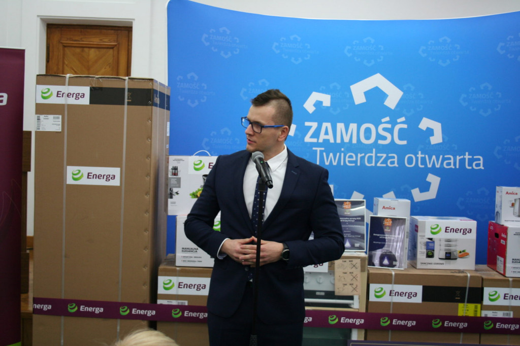 Zamość: Sprzęt AGD o wartości 10 tys. zł dla potrzebujących [FOTO, VIDEO]