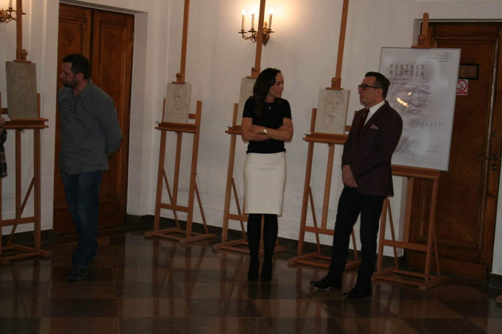 Zamość: Wernisaż reliefów w Ratuszu [FOTO]