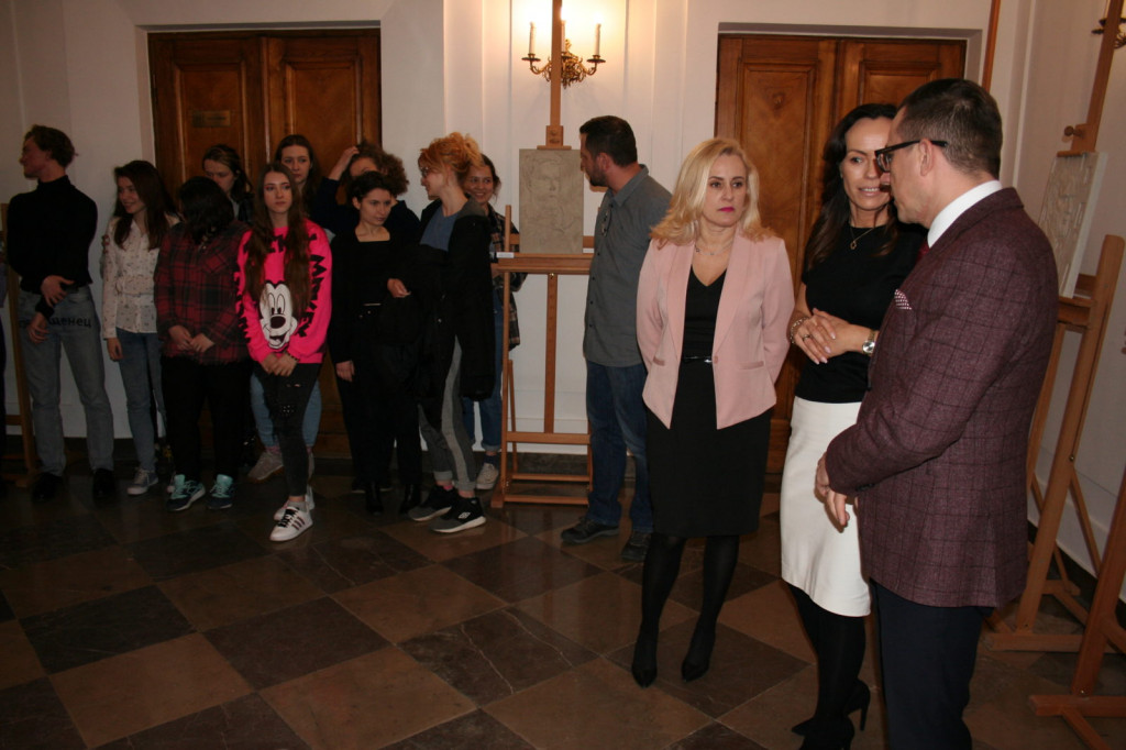 Zamość: Wernisaż reliefów w Ratuszu [FOTO]