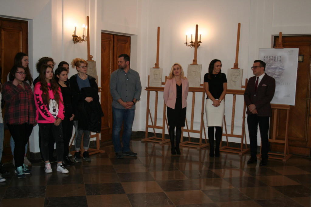 Zamość: Wernisaż reliefów w Ratuszu [FOTO]