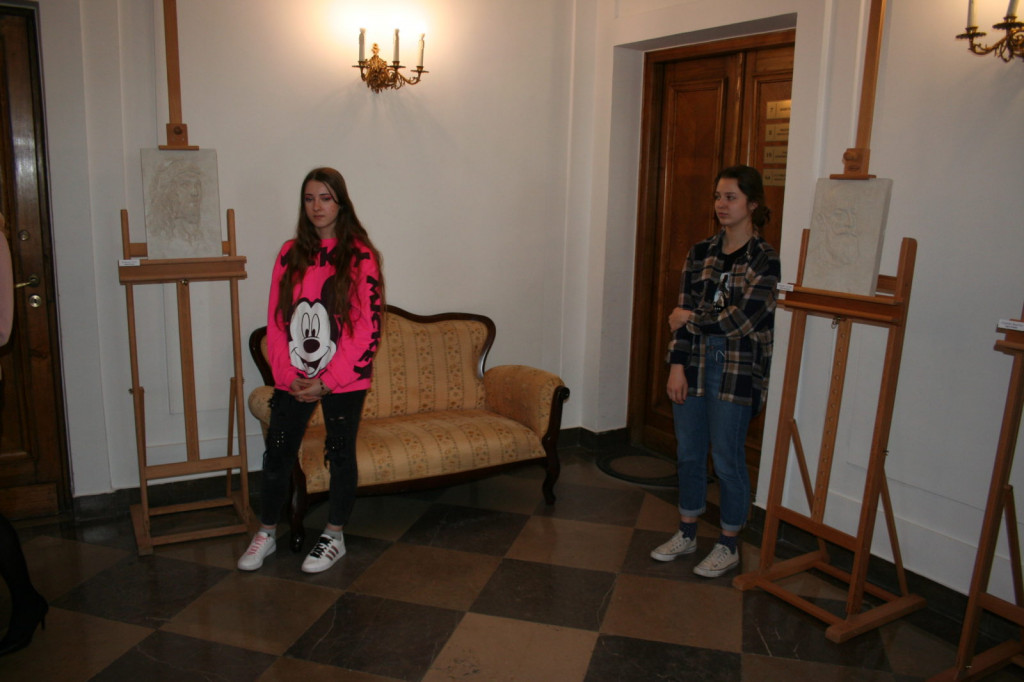 Zamość: Wernisaż reliefów w Ratuszu [FOTO]