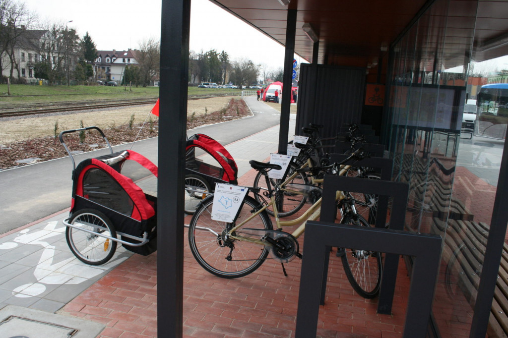 Zamość: Centrum przesiadkowe dla podróżnych i 8 autobusów oficjalnie oddane [FOTO, VIDEO]