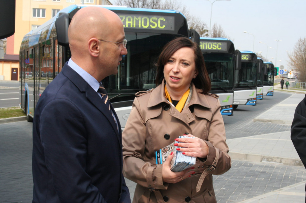 Zamość: Centrum przesiadkowe dla podróżnych i 8 autobusów oficjalnie oddane [FOTO, VIDEO]