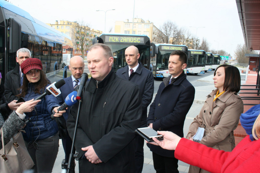 Zamość: Centrum przesiadkowe dla podróżnych i 8 autobusów oficjalnie oddane [FOTO, VIDEO]